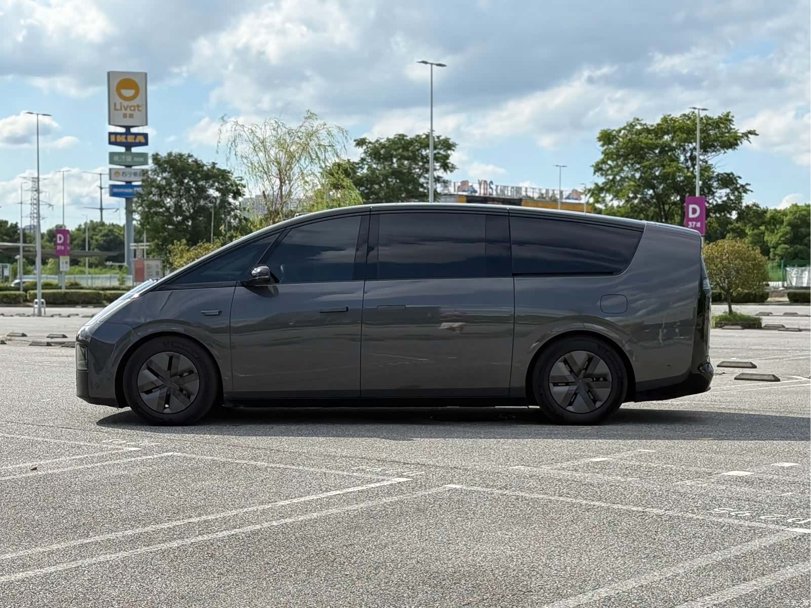Li Auto MEGA, 2026 4