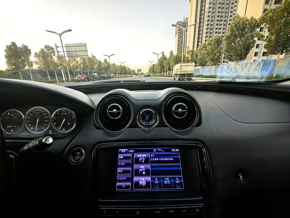 Jaguar XJ Jaguar XJ