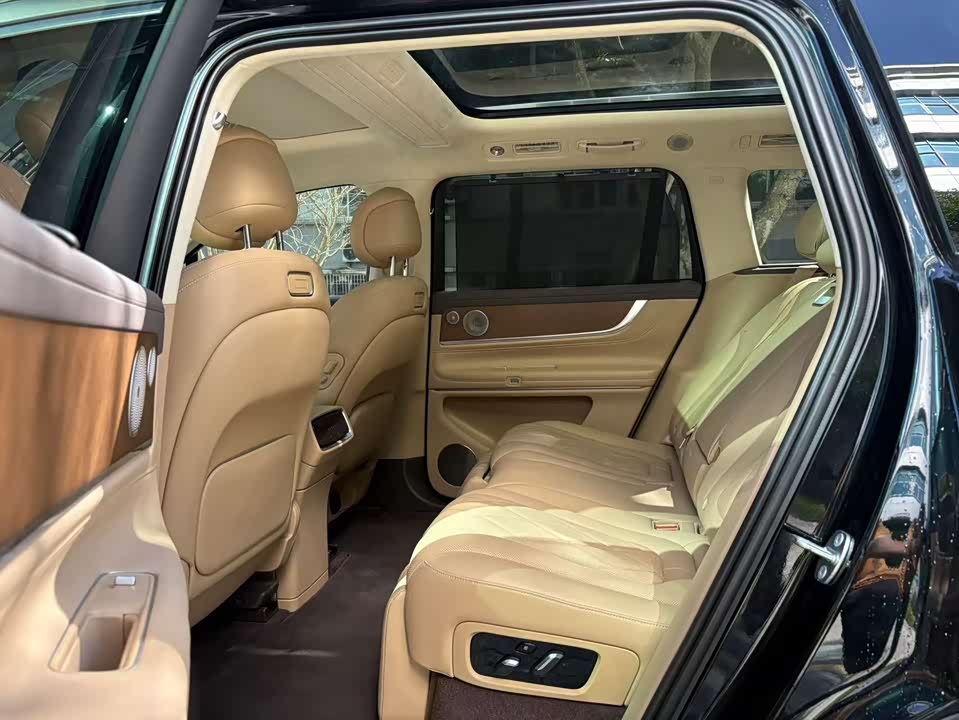 AITO Ask the world M9