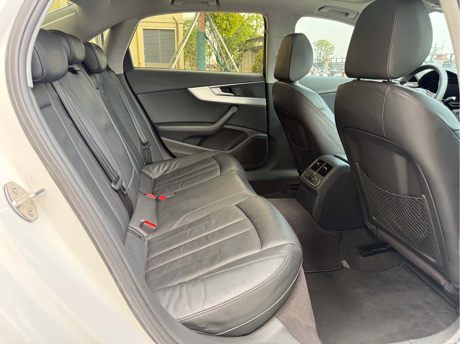Audi A4L, 2018 7