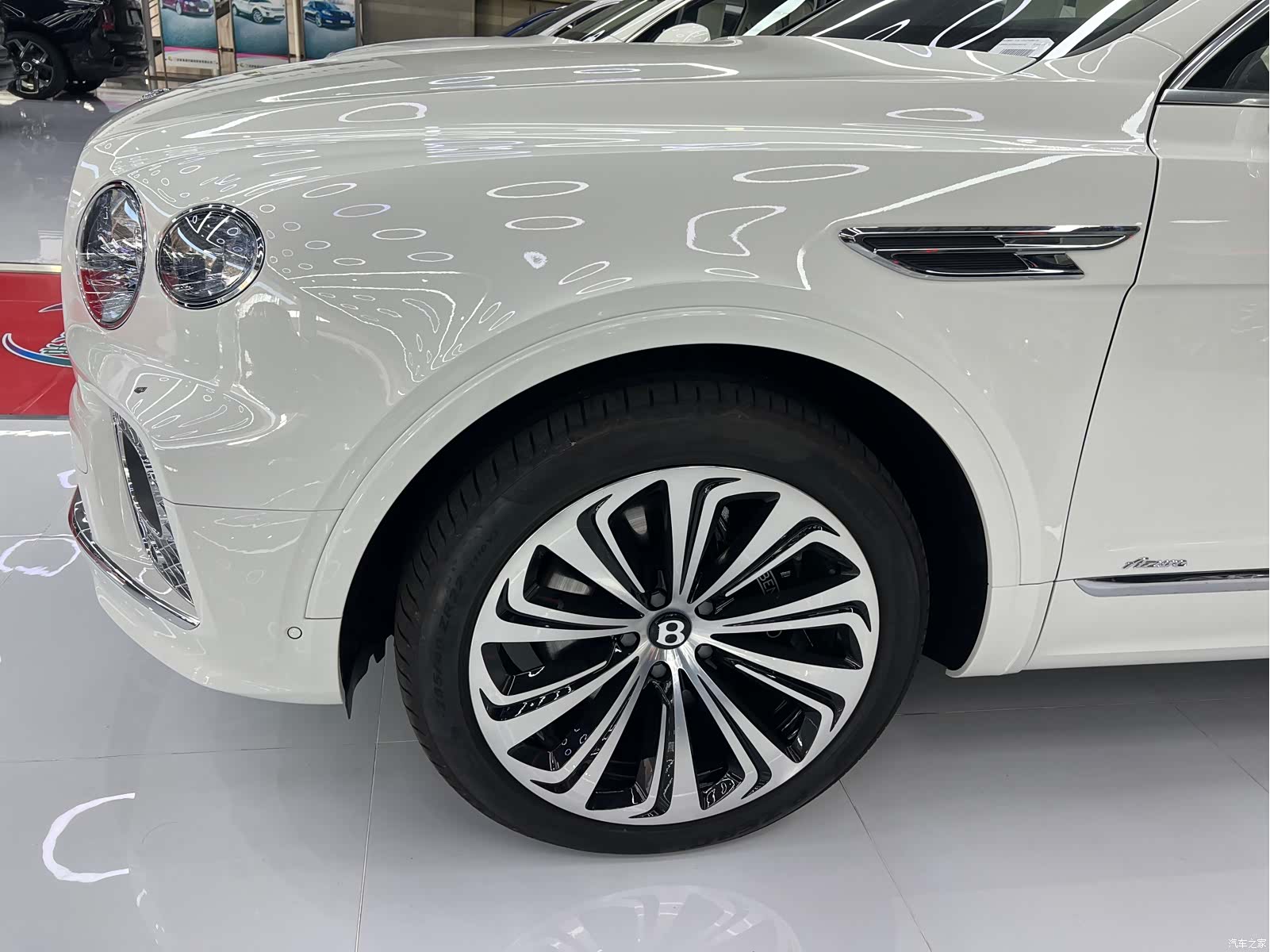 Bentley Bentayga, 2024 6