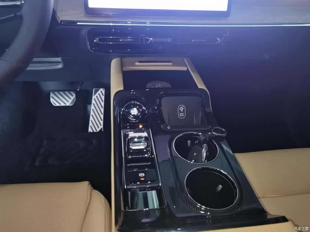 Trumpchi E8, 2025 14