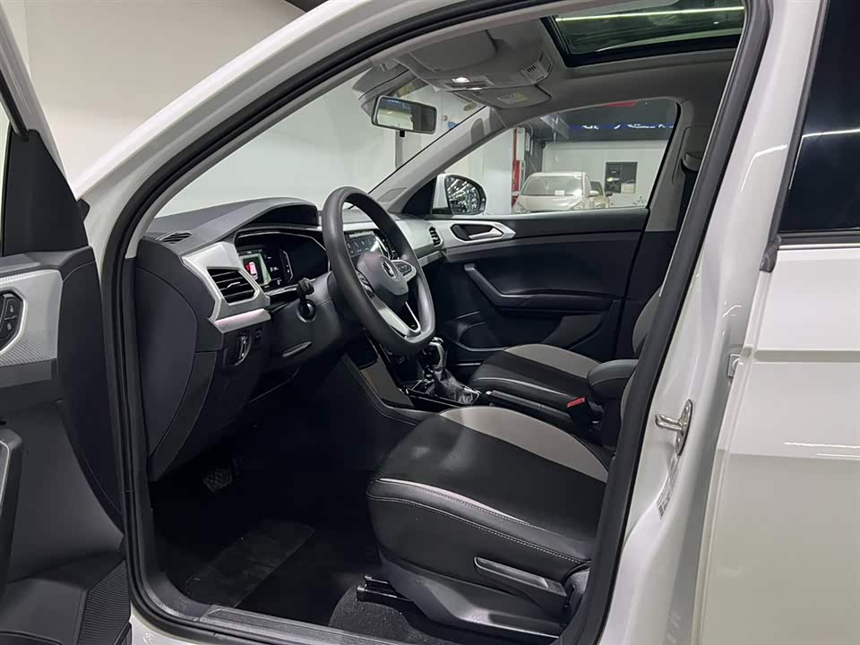 Volkswagen Exploring the shadow