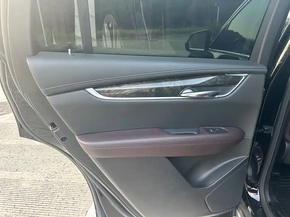 Cadillac XT6