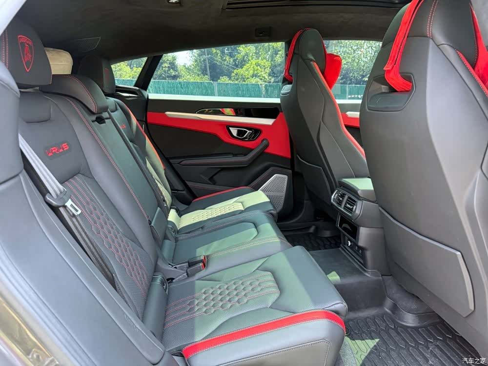 Lamborghini Urus, 2023 13