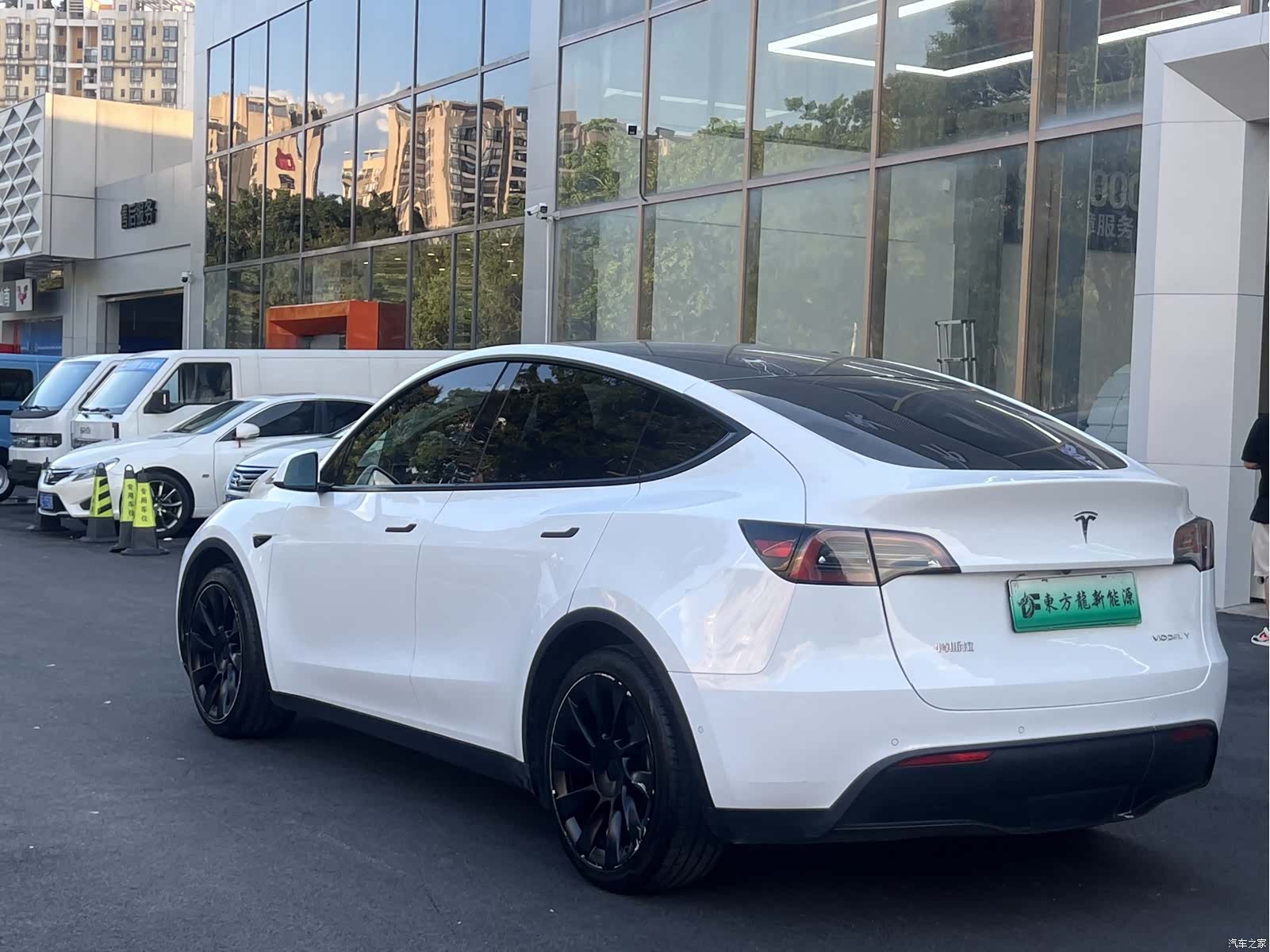 Tesla Model Y, 2023 29
