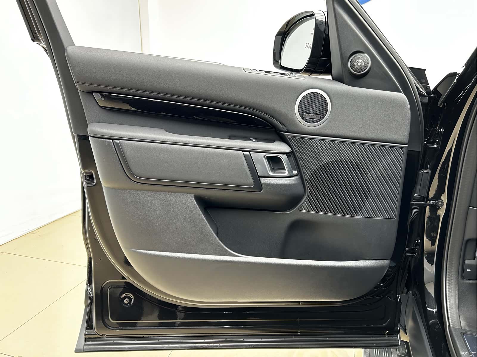 Land Rover Discovery, 2024 4
