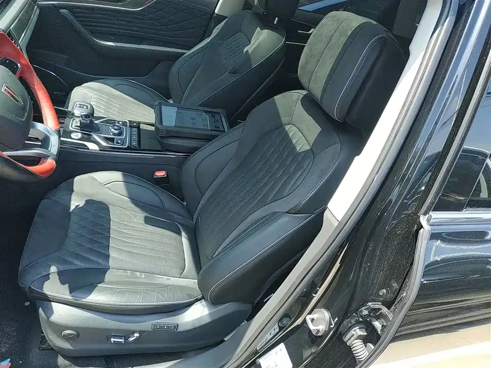 Hongqi HS5