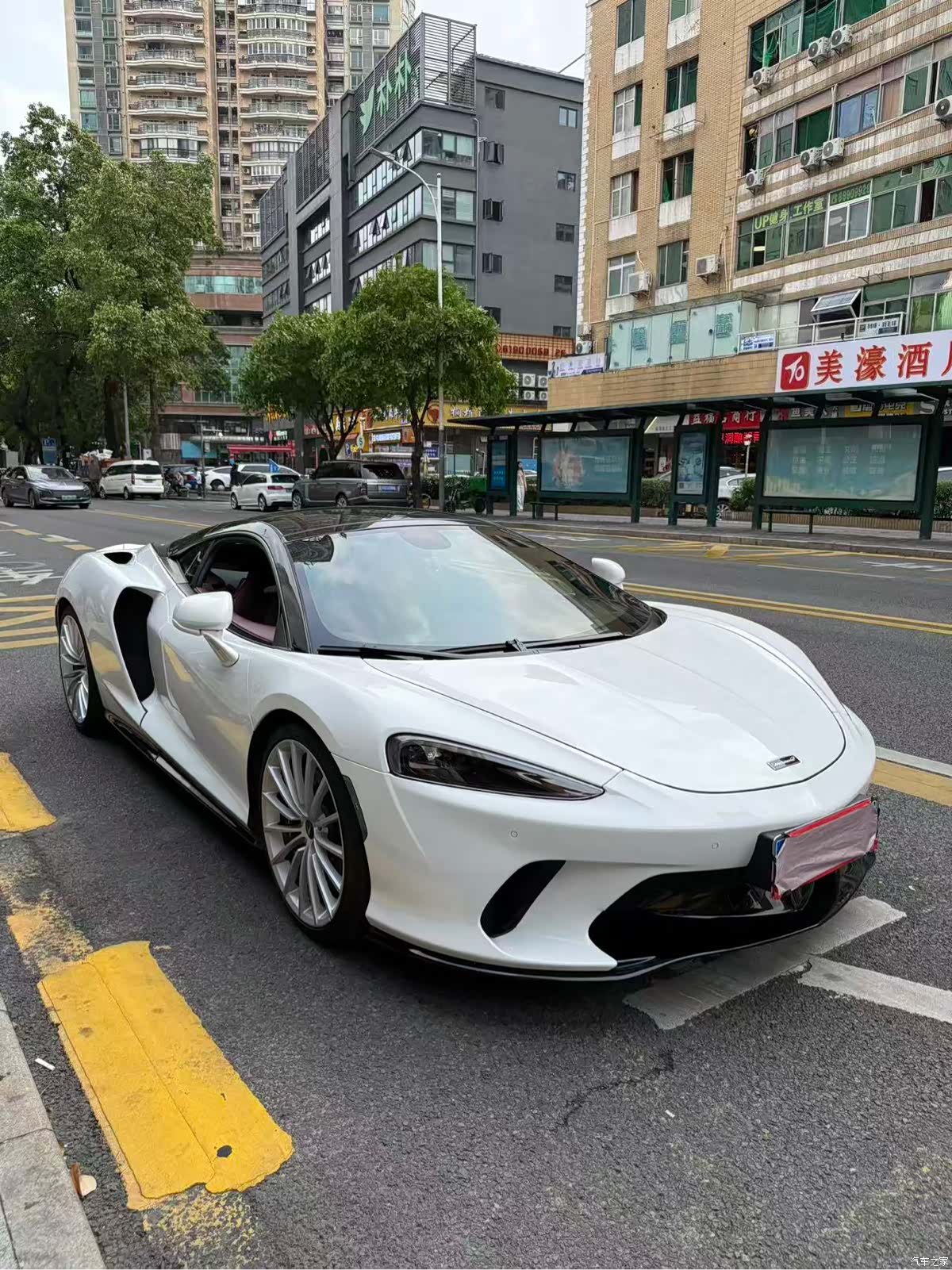 McLaren GT