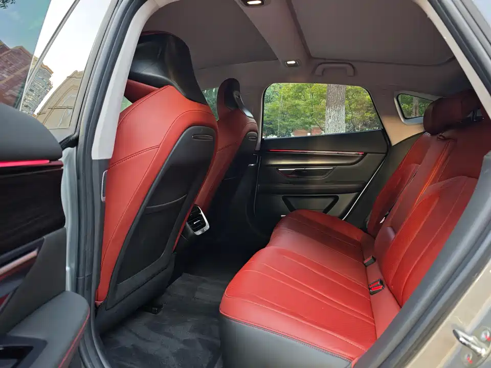 XPENG P7