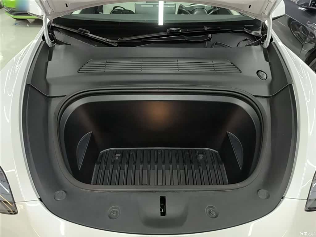 Tesla Model Y, 2023 20