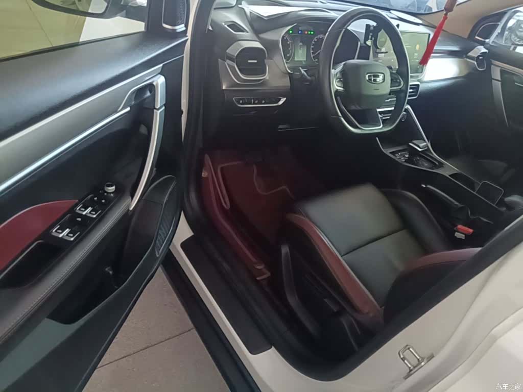 Geely Coolray, 2022 16