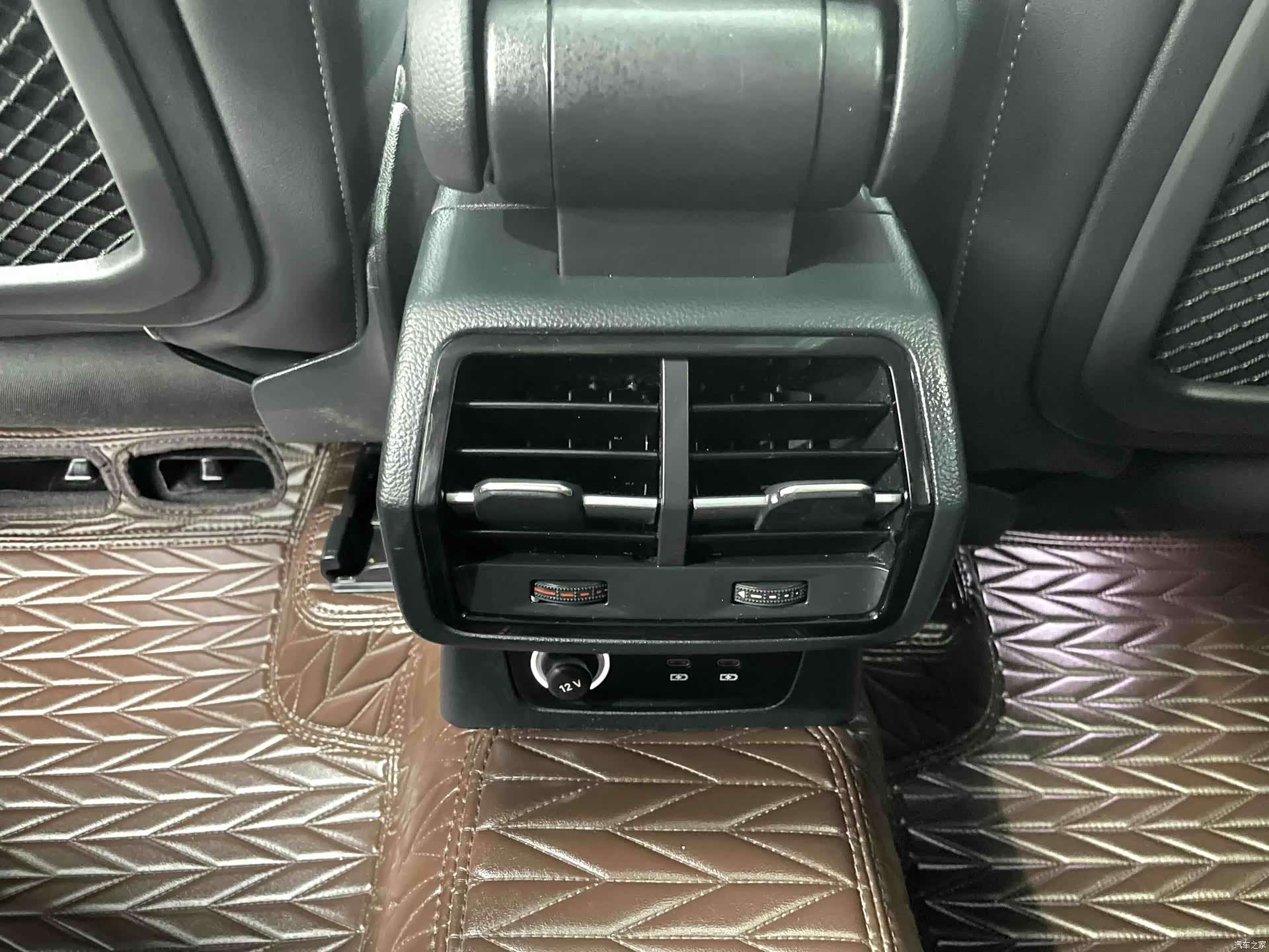 Audi Q3, 2022 11
