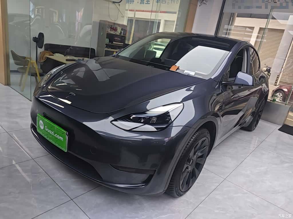 Tesla Model Y, 2023 1