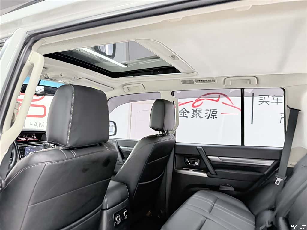 Mitsubishi Pajero, 2016 11