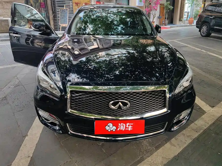 Infiniti Q70