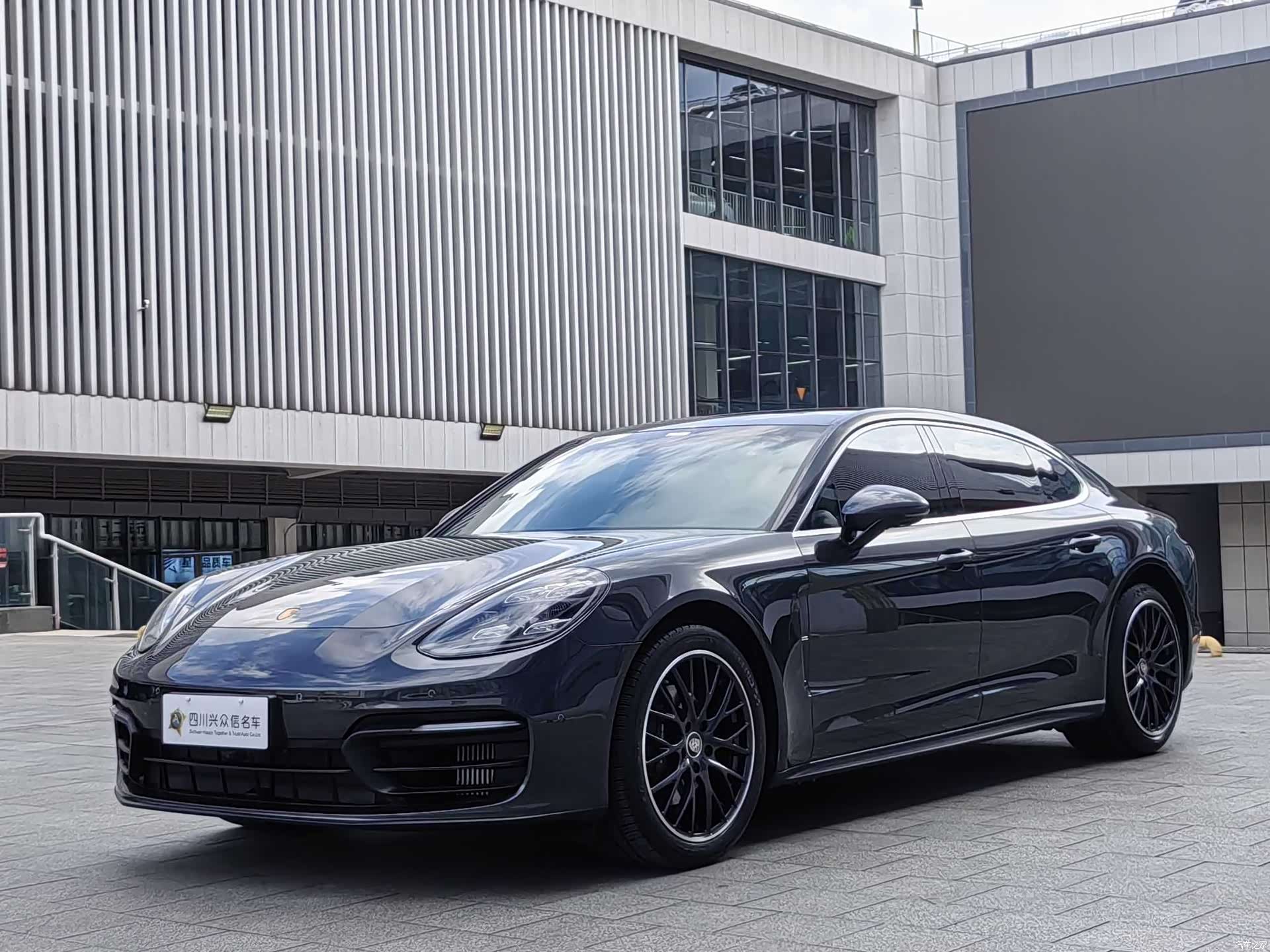 Porsche Panamera, 2022 2