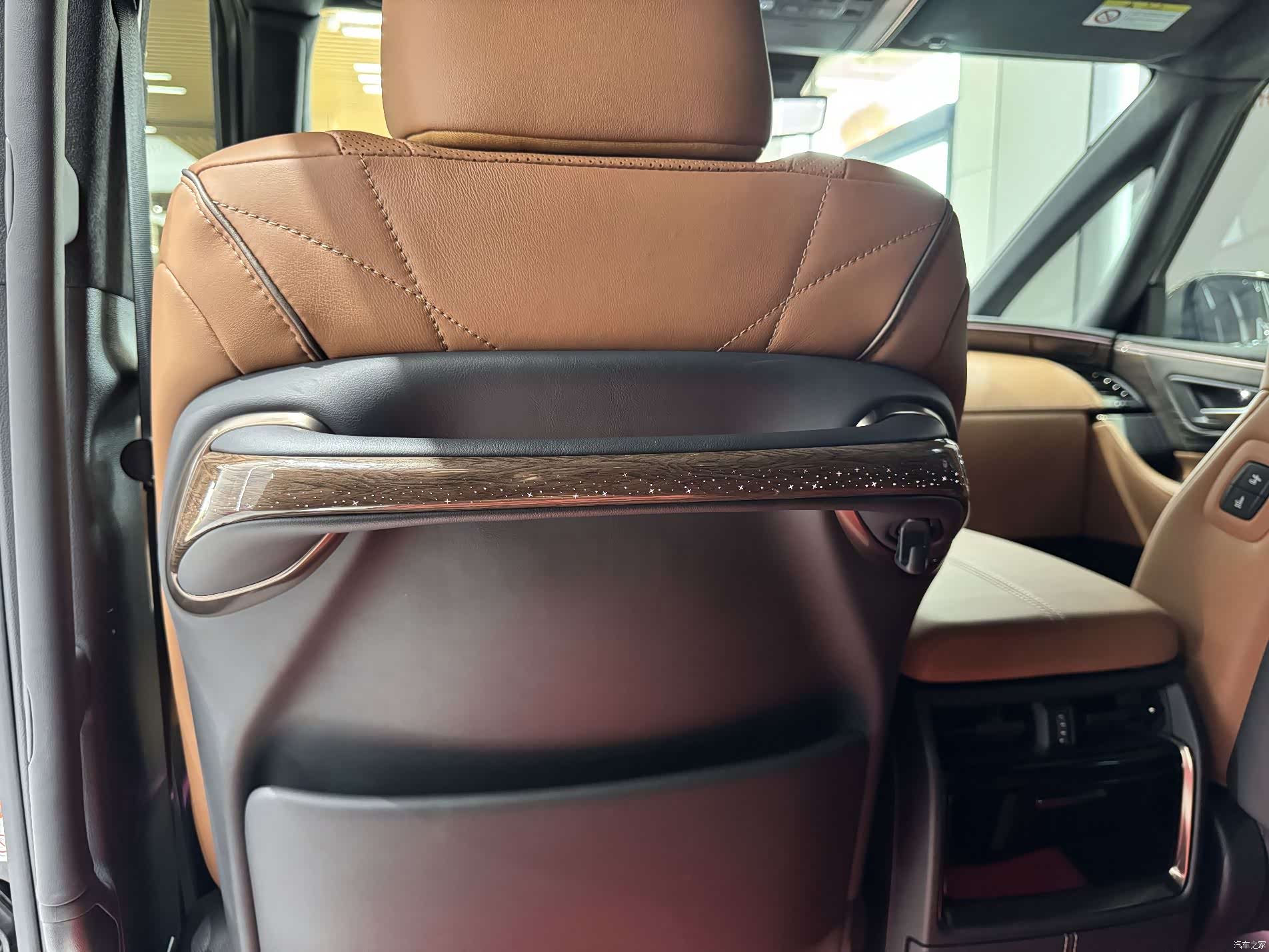 Toyota Alphard, 2025 26