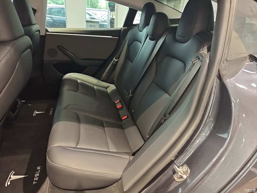 Tesla Model 3, 2024 17