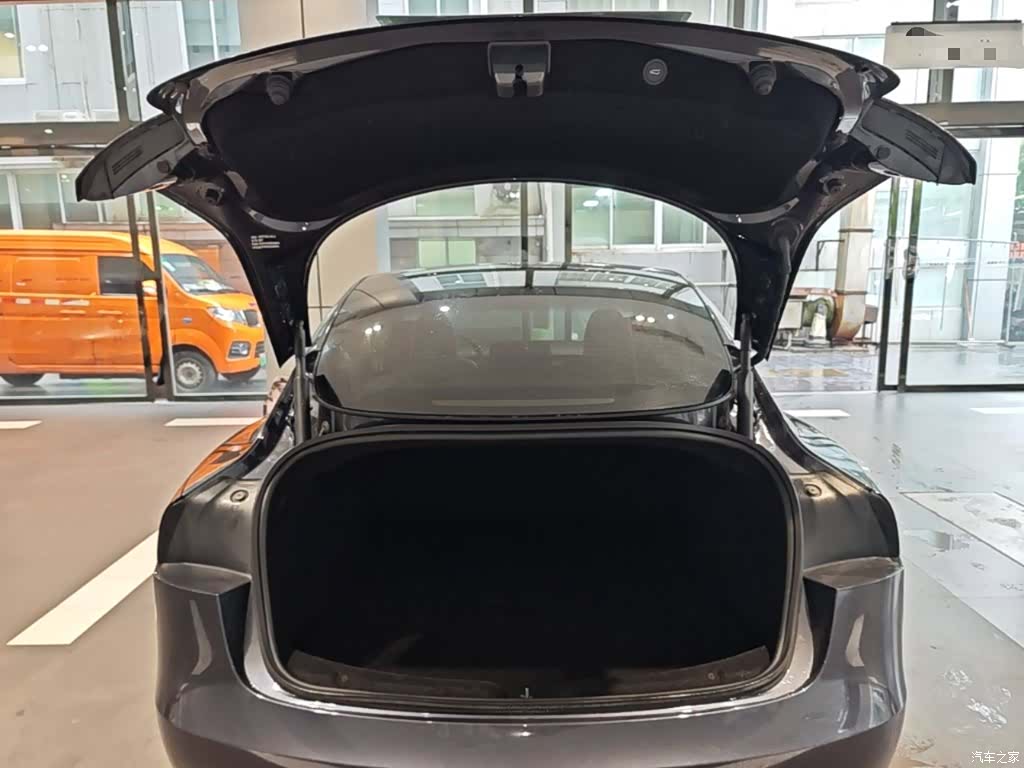 Tesla Model 3, 2024 19