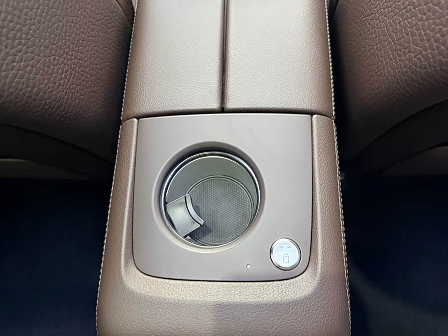 Mercedes-Benz GLS 2023, фото 19