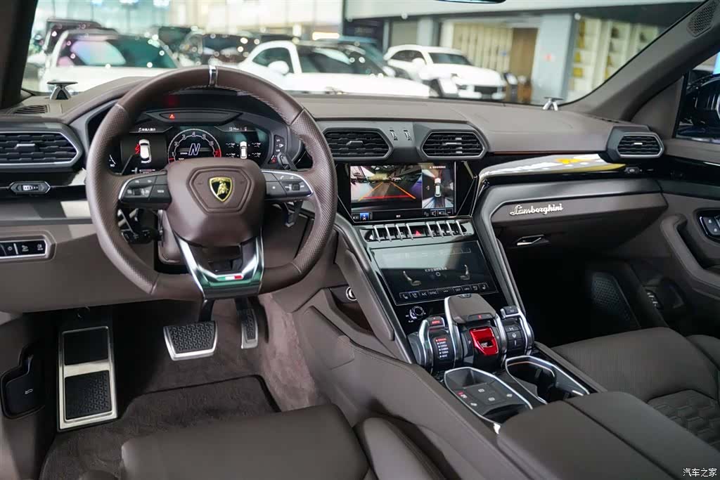Lamborghini Urus, 2024 18