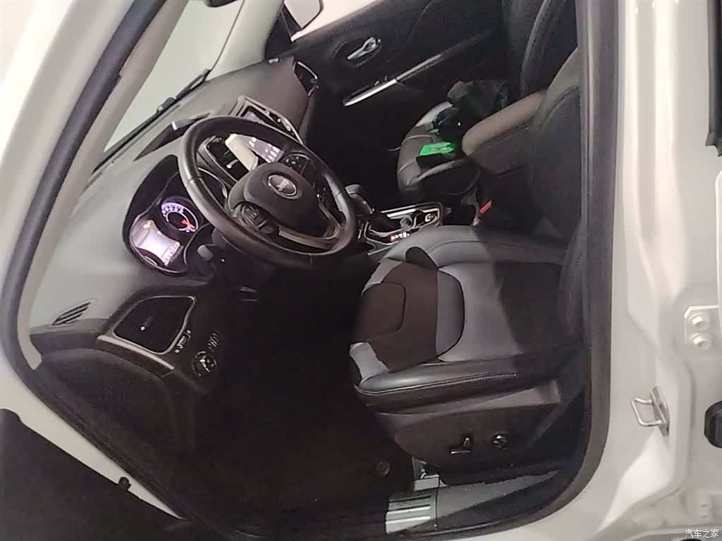 Jeep Cherokee, 2019 14