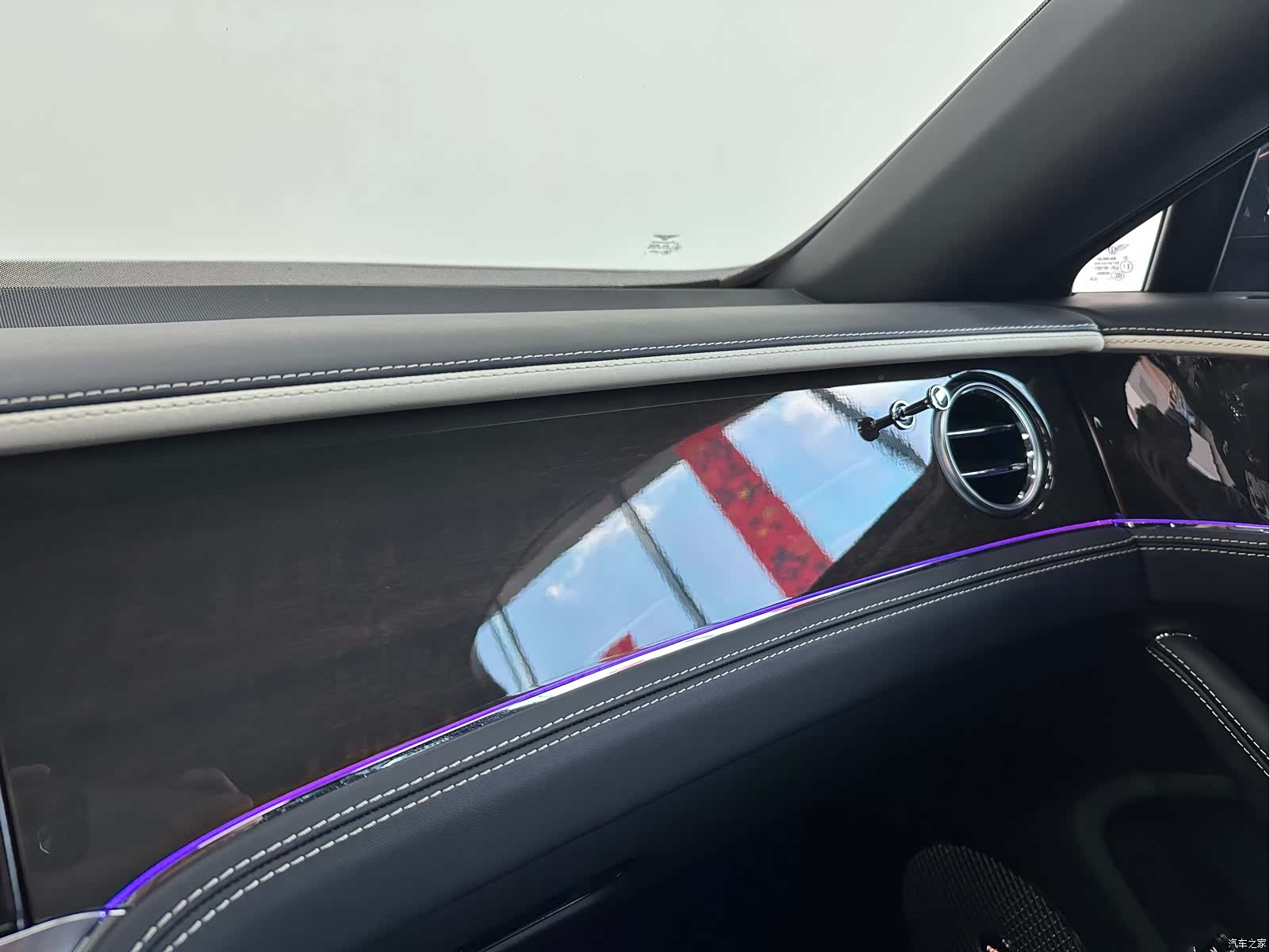 Bentley Flying Spur, 2022 14