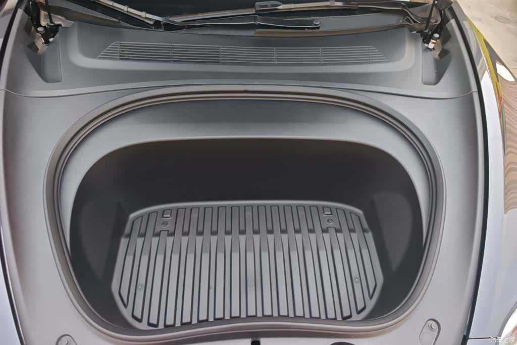 Tesla Model 3, 2024 10