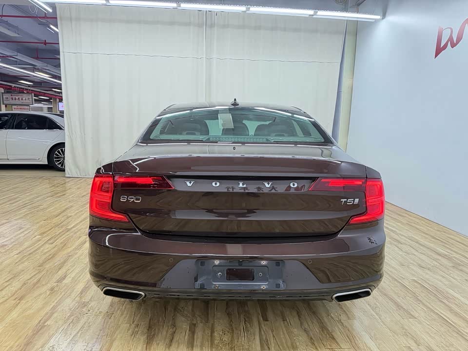 Volvo S90