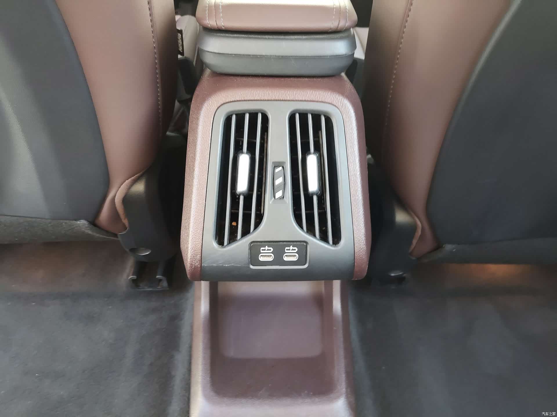 BMW iX1, 2025 14