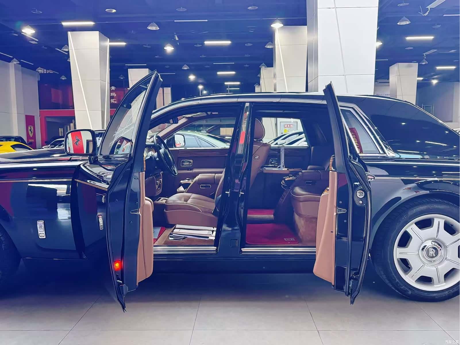 Rolls-Royce Phantom, 2016 все фото
