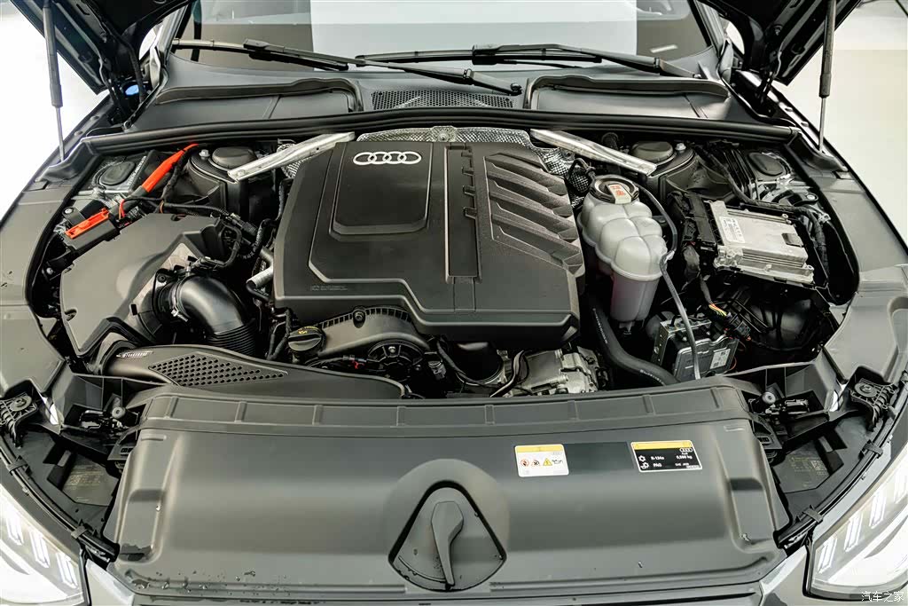 Audi A4L, 2023 24