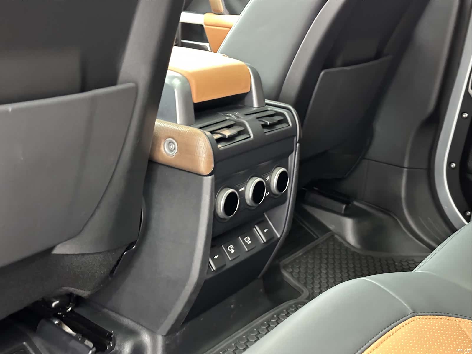Land Rover Defender, 2021 16