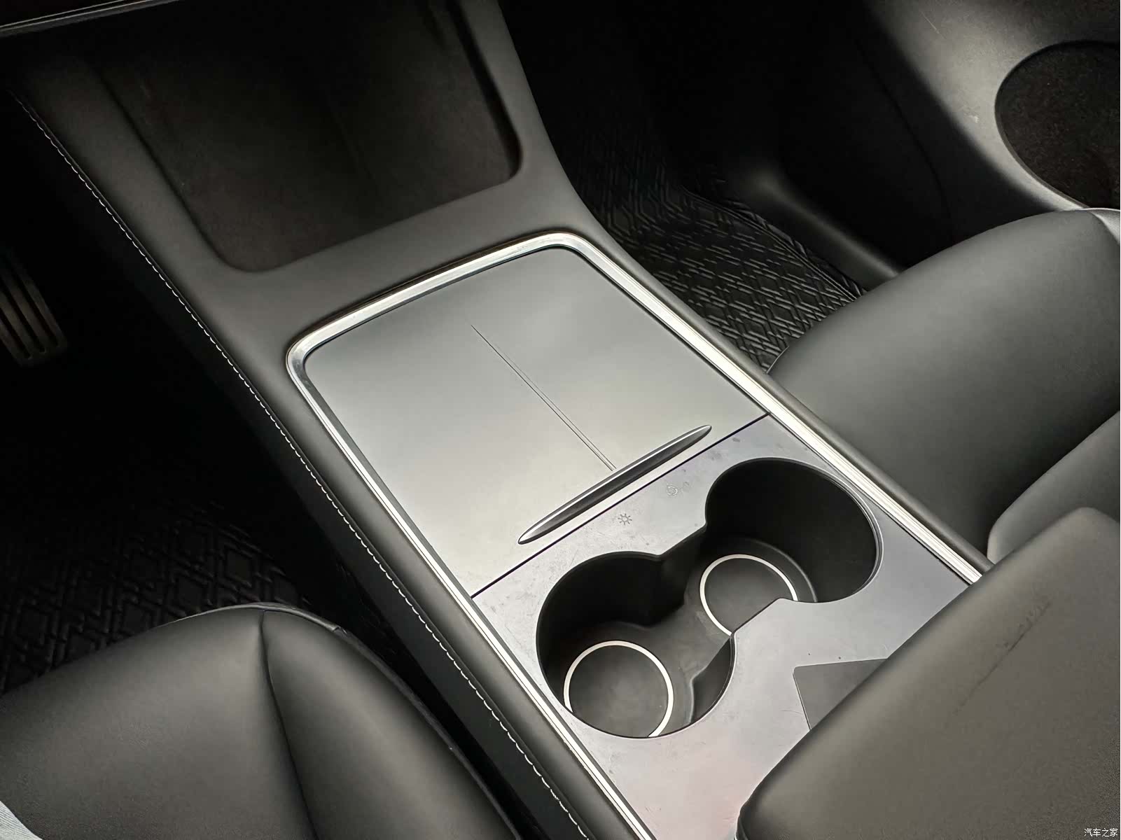 Tesla Model Y, 2022 14