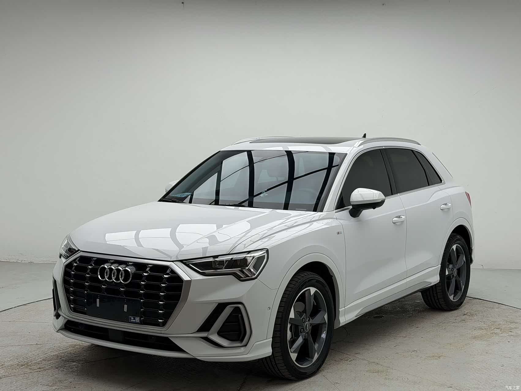 Audi Q3, 2023 1