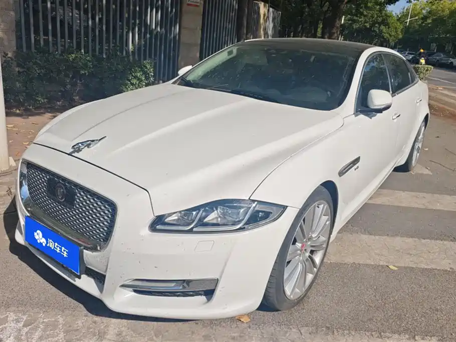 Jaguar XJ