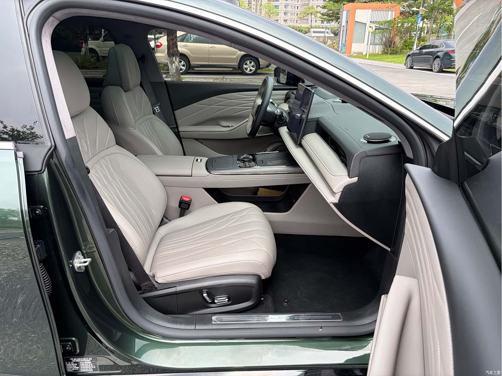 Geely 8, 2025 13