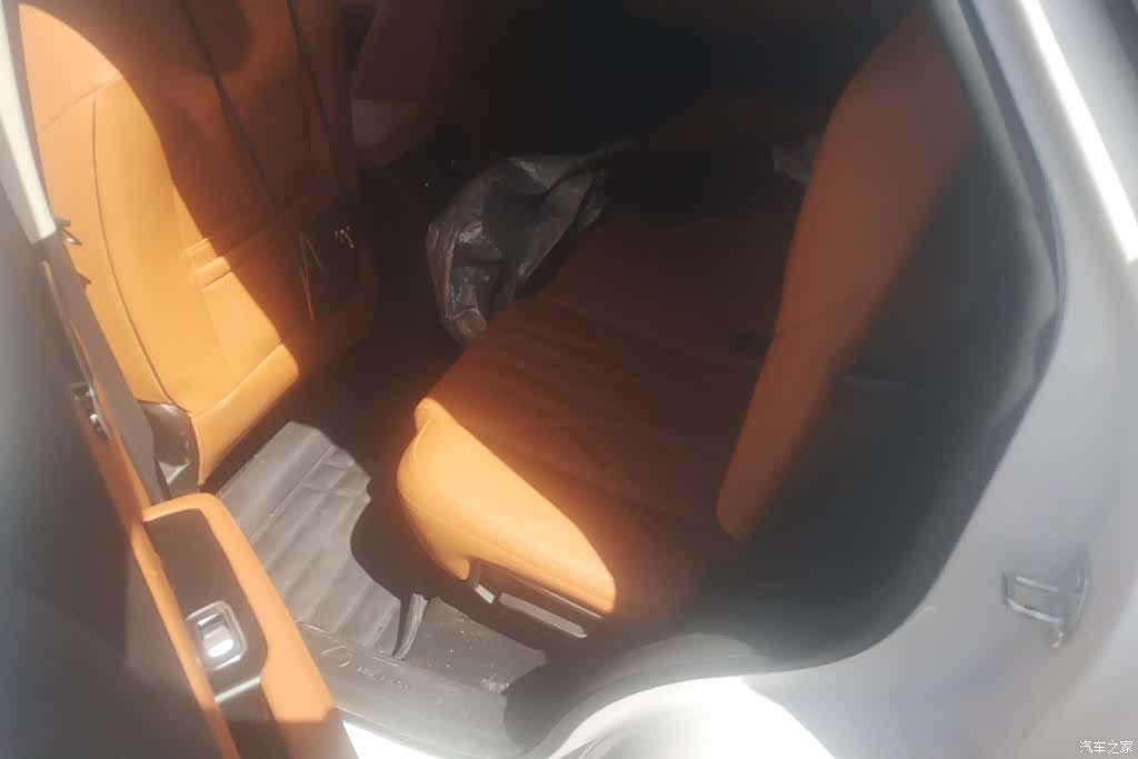 Jetour L7, 2025 11
