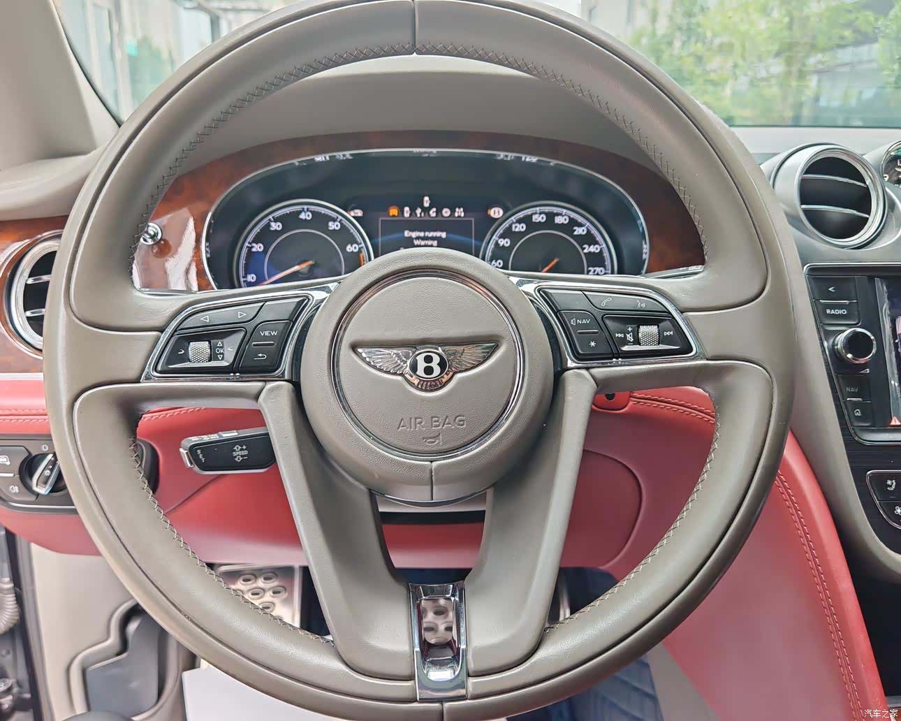 Bentley Bentayga, 2019 12