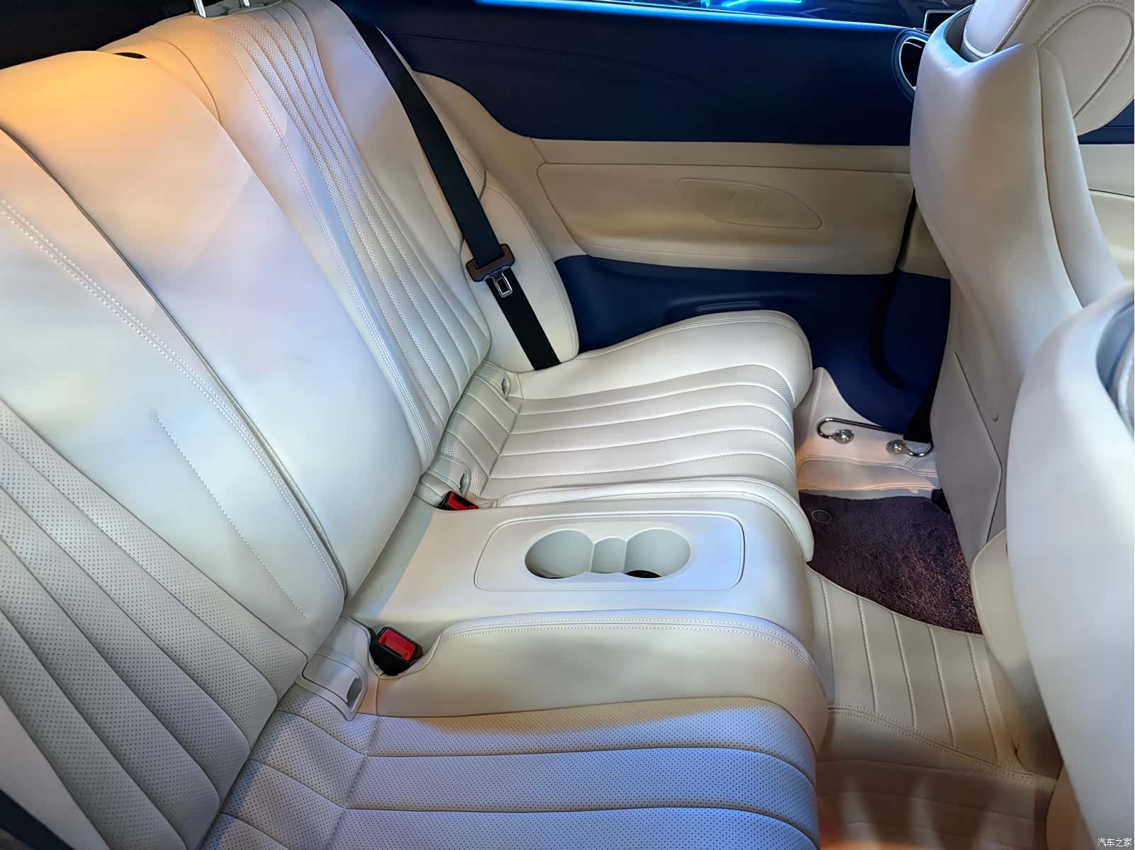 Mercedes-Benz E-Class, 2022 9