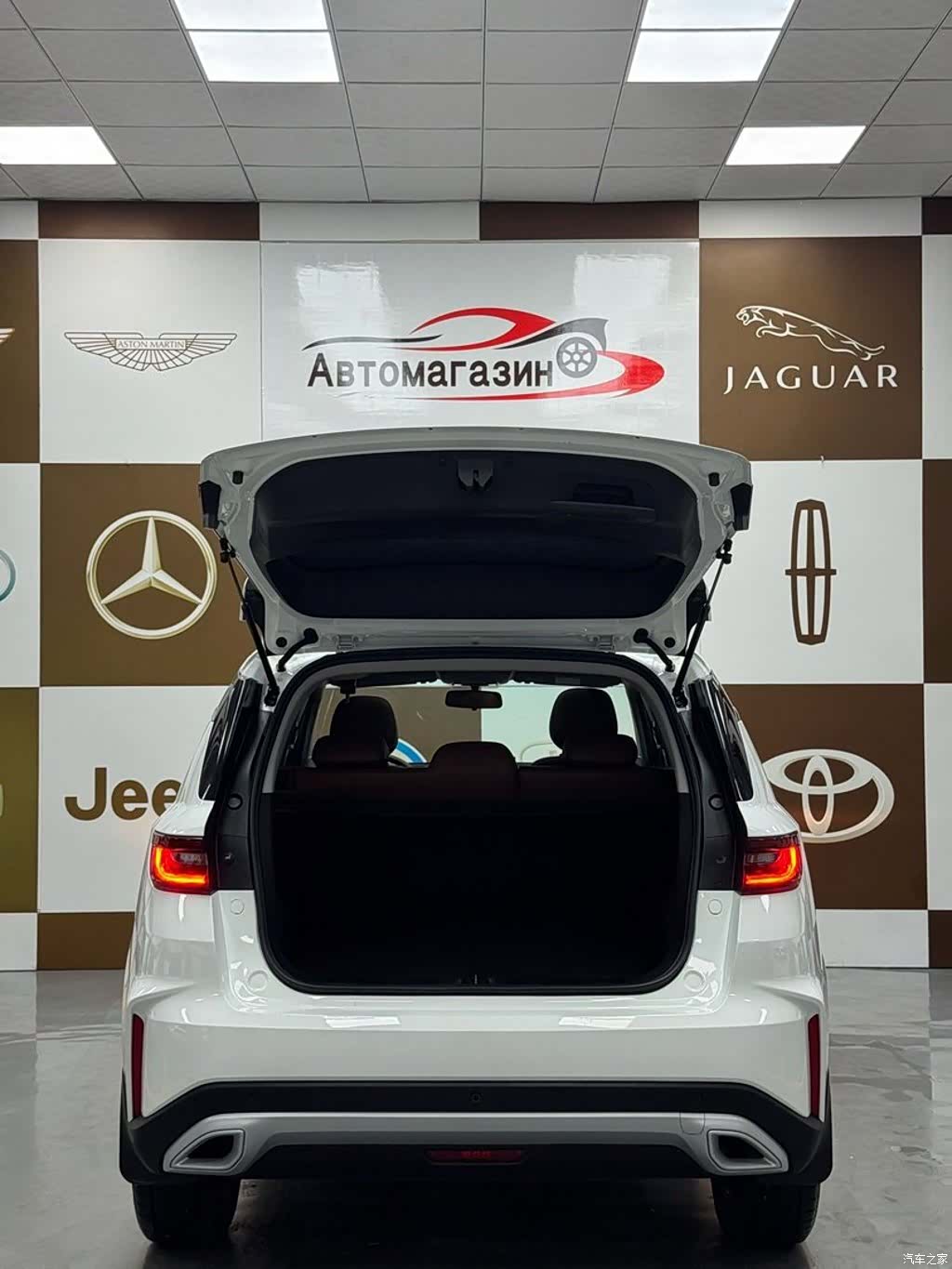 Geely X6, 2022 17