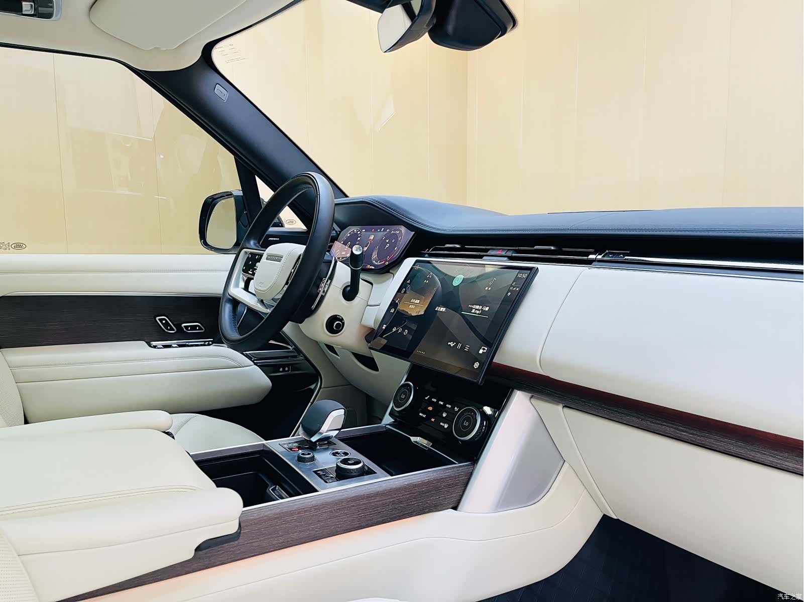 Land Rover Range Rover, 2023 12
