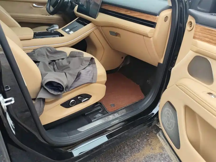 AITO Ask the world M7