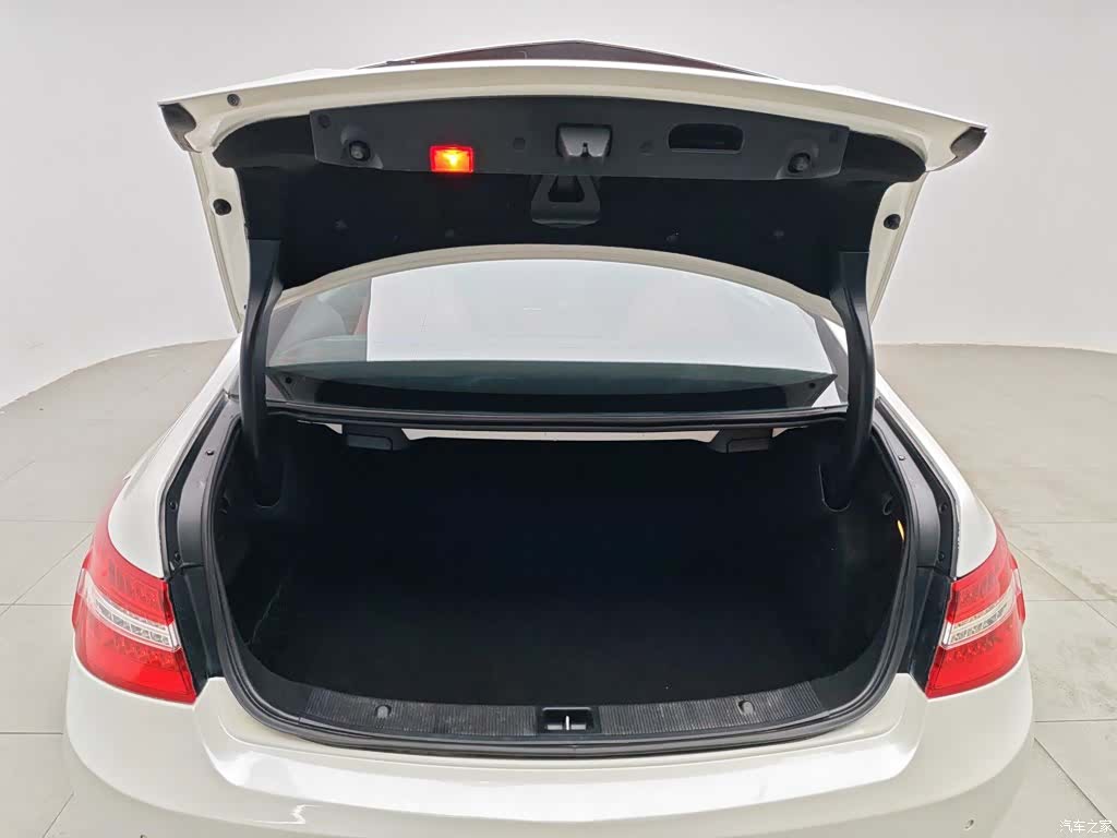 Mercedes-Benz E-Class, 2013 16