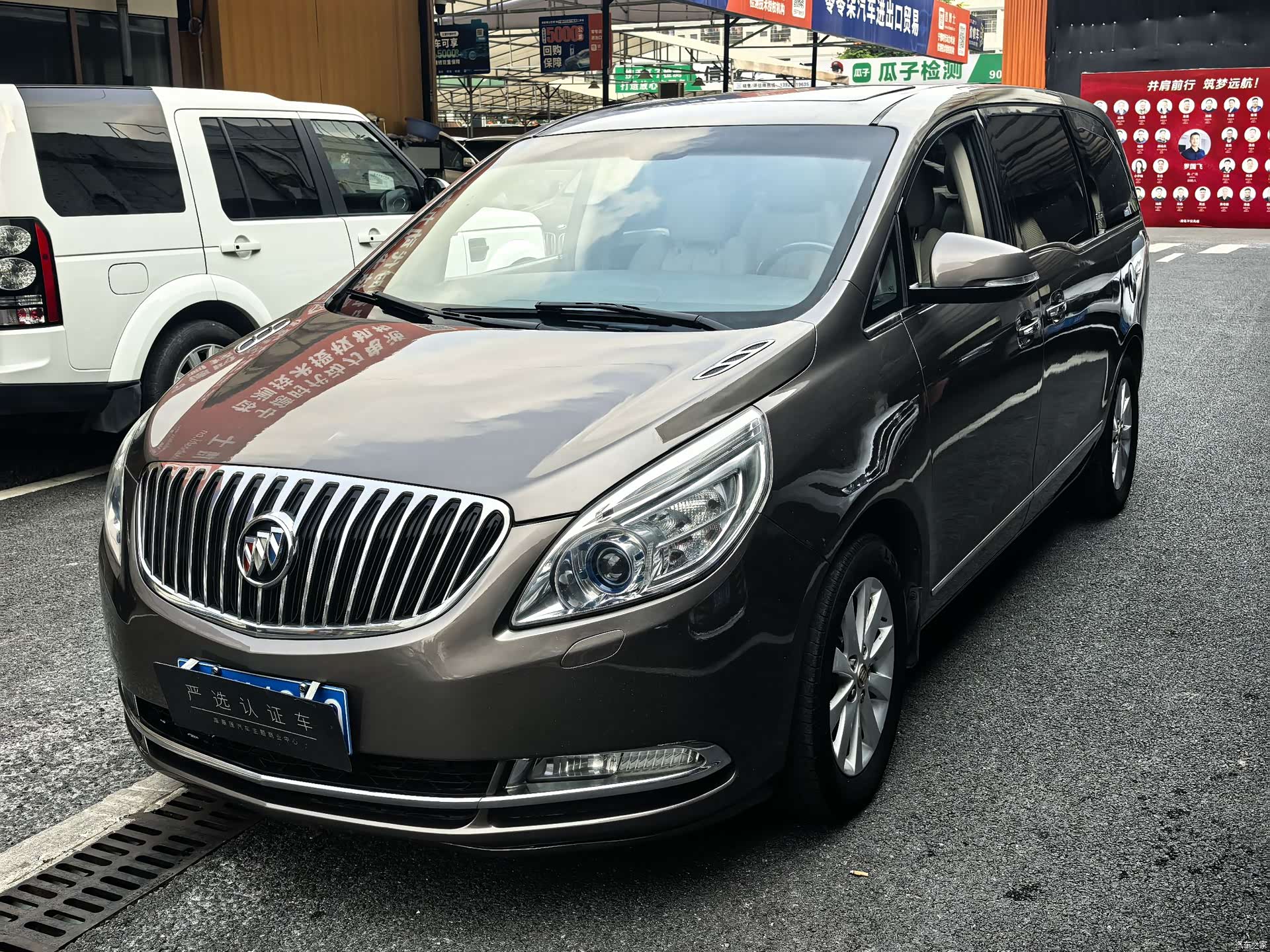 Buick GL8, 2013 1