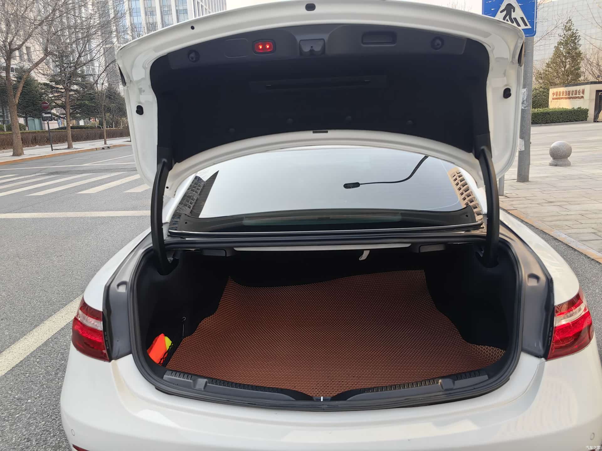 Mercedes-Benz E-Class, 2019 13