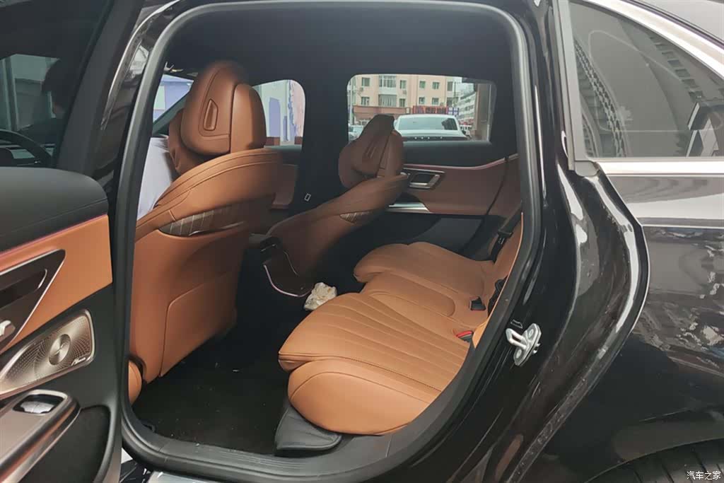 Mercedes-Benz E-Class, 2025 11