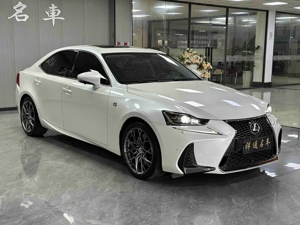 Lexus IS