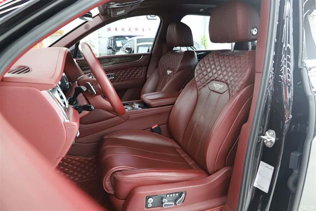 Bentley Bentayga, 2022 7